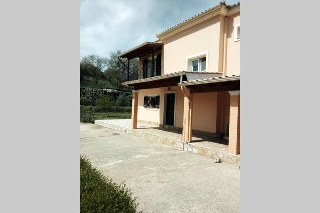 Υπεροχη Διαμονη... Achilleion Exterior photo